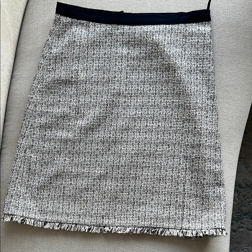 Weekend Max Mara tweed skirt with fringe bottom and silver threads EUC NWOT